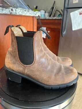 Blundstone boots women's size six